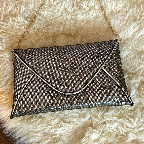 Evening Clutch-gold-with detachable gold chain - Picture 3 of 12